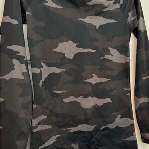 Athleta camo rashguard size XS